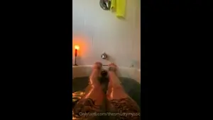 Amateur hottie solo masturbation