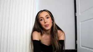 PUSSY BABE BRUNETTE masturbating