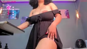 Big boob brunette masturbates on webcam