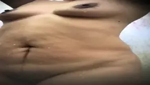 Ngintip Mami Mandi