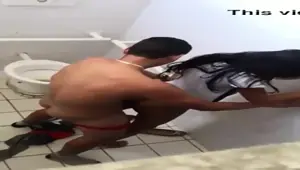 Ngintip Ngewek Di Kamar Mandi