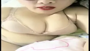 MARLBOROQUEENSEX BUNDA REBAHAN CUMA PAKAI DALEMAN