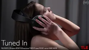 Watch this cute brunette masturbating to her favorite music