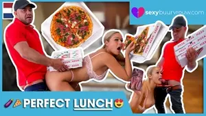 I fuck pizza delivery guy while he eats my pizza: SASHA Holland Porn SEXYBUURVROUW