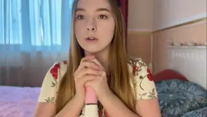 Flirtwithsb Baby plays with a new toy FLIRTTWITHSB and jerks off pussy