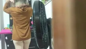 I DISCOVER MY FRIEND LOOKING AT ME THEN WE PLAY