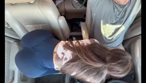 Big Booty Stranger Gives Road Head In Exchange For A Ride