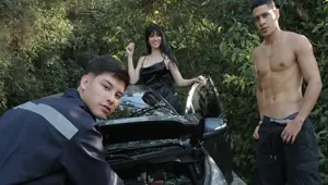 Nymphomaniac fucks her lover and the mechanic on a public Danner Mendez Yenifer Chacon