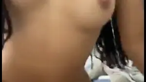 gemendo gostoso a magrela sentando na piroca 065405