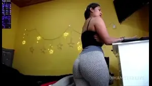 jessi 4 showing booty in tights
