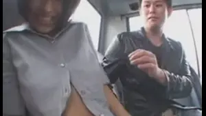 le chupa la polla en el colectivo