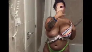 her tits are fucking huge !