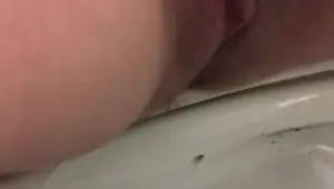 JILLING OFF AND STROKING HARD CLIT TIL I SQUIRT!