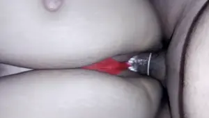 Comendo a namorada gostosa de calcinha vermelha