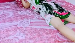 Cewek cantik sedang kesepian dikamar lalu dientot pemuda yang horny