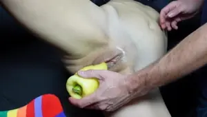 BIZARRE INSERTION FISTING vegetables BIG YELLOW PEPPER