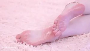 Hot tasty pink oil feet. foot fetish video. size 10 feet barefoot.