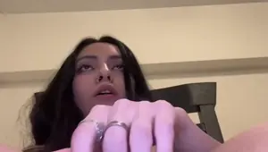 Argentina se masturba viendo videos