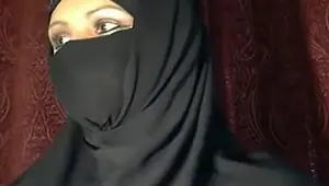 Arab Muslim girl flashing on cam