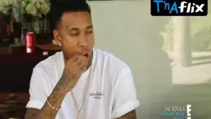 Kylie Jenner Sexy Scene in Keeping Up With The Kardashians