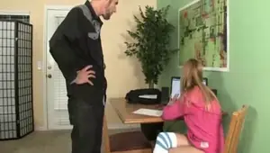 TEEN TUGJOBS Will Give You Handjob For Car