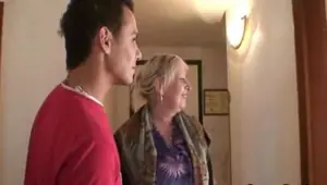 GRANNYBET Old granny is banged by an young pickuper