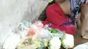 Sabji Bechne Wali Larki Ko Kutiya Banakar Gand Maar Liya IndianDesiSex