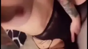 Cintia Cossio excitada se toca en la noche