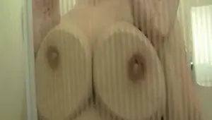 YOUNG BUSTY Busty hottie Pavla masturbates in the shower