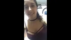 Pareja espanola joven en vivo