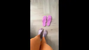 Show Feet in Flip Flops