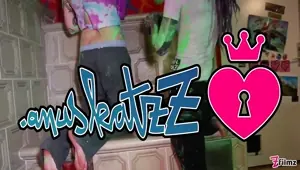 Alternative Girls Lesbian Play, Tattoo Dreadhead Teens Color Play