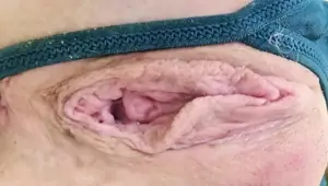 Sexy MILF Plays with Wet Pussy