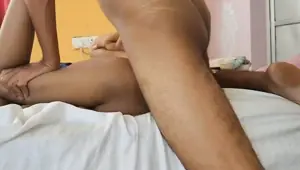 pinky bhabhi ke chut me mota lund dal kar chut chod di,chhod chhod kar chut ki garmi uthar diya.