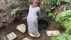 New Year's visit At a famous shrine, de M nurse asks for vaginal cum shot while hugging after taking a walk