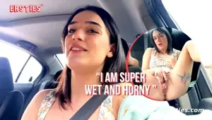 Ersties Hot American Babe Gets Off While In Her Car