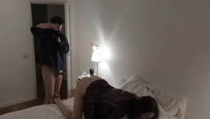 Photographer Helps Himself To Sloppy Seconds